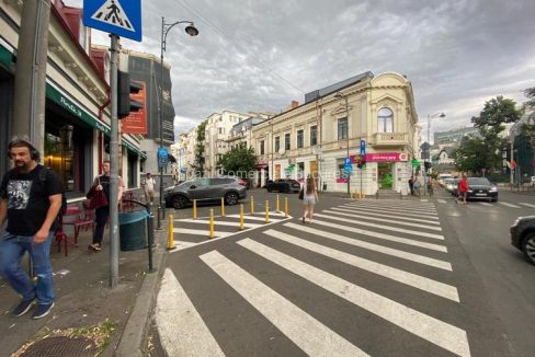 Piața Universității, vad pietonal excelent, spațiu comercial de închiriat
