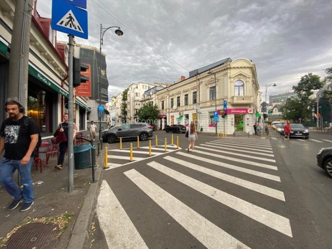 Piața Universității, vad pietonal excelent, spațiu comercial de închiriat