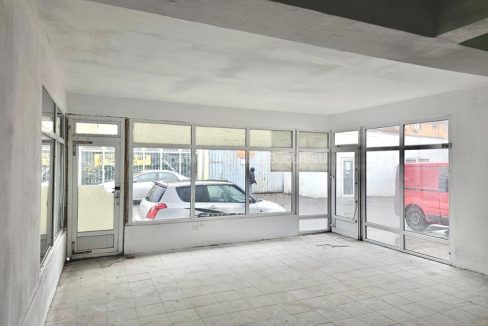 Spatiu comercial, 23 August 303 mp showroom retail servicii, Republica-Dedeman