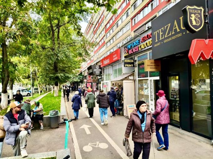 Spatiu comercial 65 mp Sos. Giurgiului, chirie 2600 euro, zona pietonala
