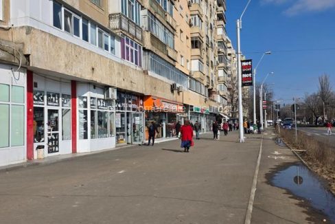 Spațiu comercial de închiriat pe b-dul Ghencea , vitrină generoasă , disponibil