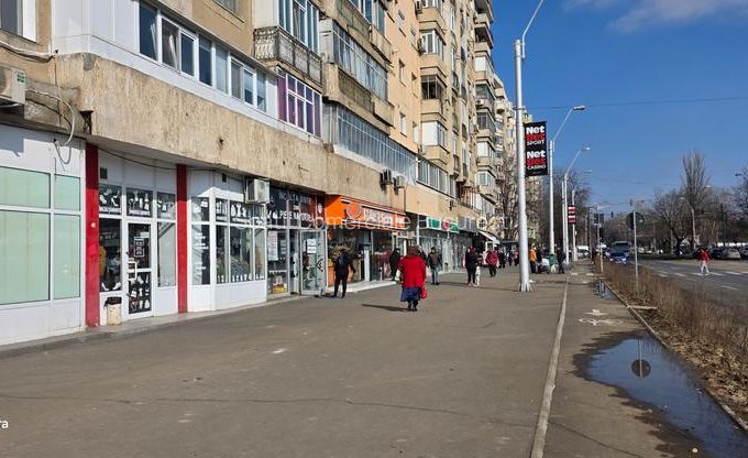 Spațiu comercial de închiriat pe b-dul Ghencea , vitrină generoasă , disponibil